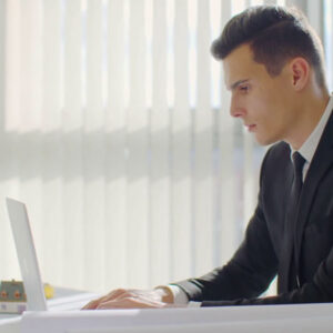 Como o jovem gestor escolar administra a instituição